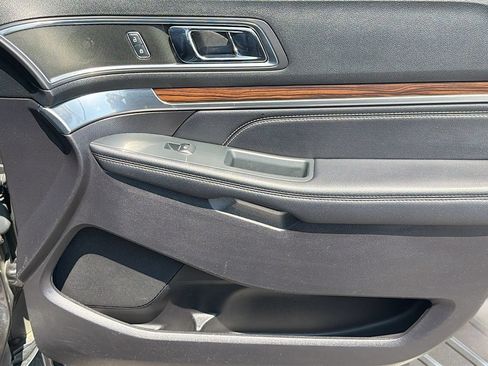 Used 2019 Ford Explorer Limited w/ Class III Trailer Tow Package FWD image 31
