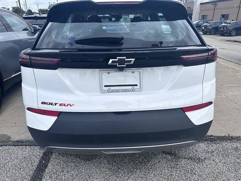 Used 2023 Chevrolet Bolt EUV LT w/ Convenience Package FWD image 2