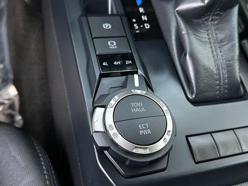 Used 2025 Toyota Tacoma SR5 image 29