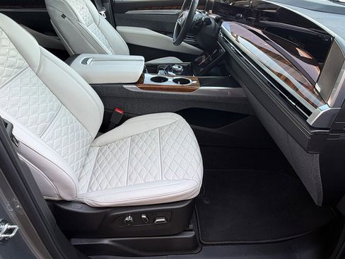 Certified 2025 Cadillac Escalade Sport Platinum image 16