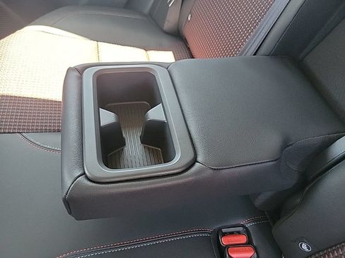 New 2025 Nissan Kicks SR FWD image 35
