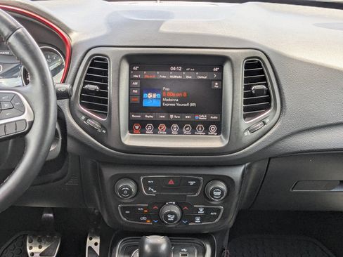 Used 2018 Jeep Compass Trailhawk w/ Leather Interior Group AWD/4WD image 17