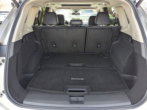 Used 2025 Nissan Rogue Platinum image 12