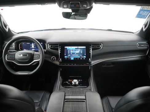 Used 2024 Jeep Wagoneer L Series II w/ Flexible Seating Group image 18