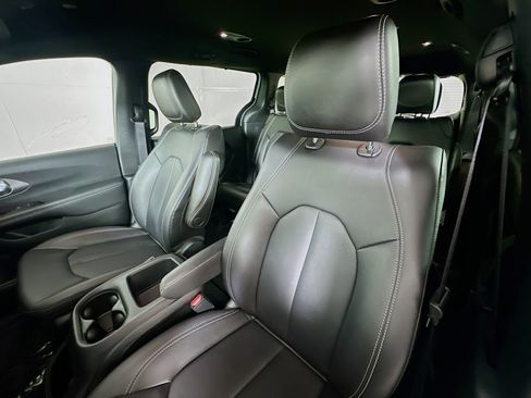 Used 2026 Chrysler Pacifica Select FWD image 19
