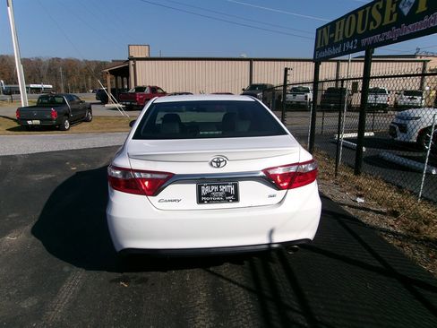 Used 2017 Toyota Camry SE image 10