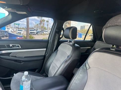 Used 2017 Ford Explorer XLT w/ Equipment Group 202A image 18
