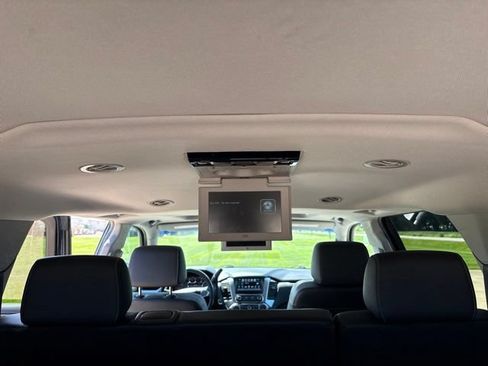 Used 2019 Chevrolet Suburban LT AWD/4WD image 31