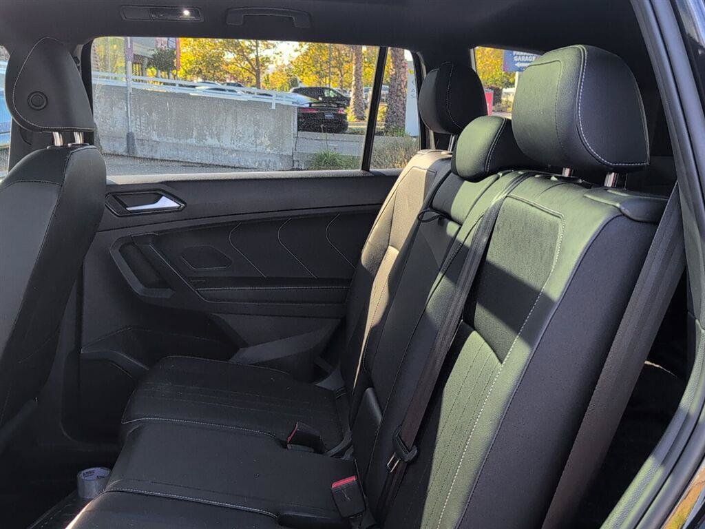 Used 2023 Volkswagen Tiguan SE R-Line FWD image 15