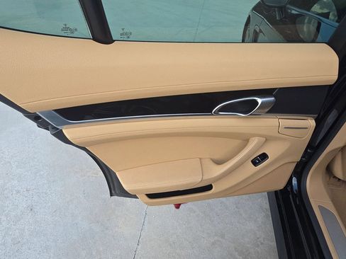 Used 2015 Porsche Panamera 4 image 26
