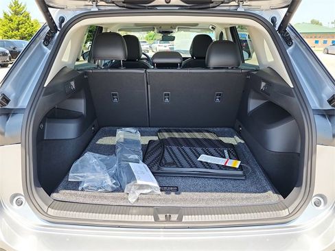 New 2025 Volkswagen Tiguan SE image 6