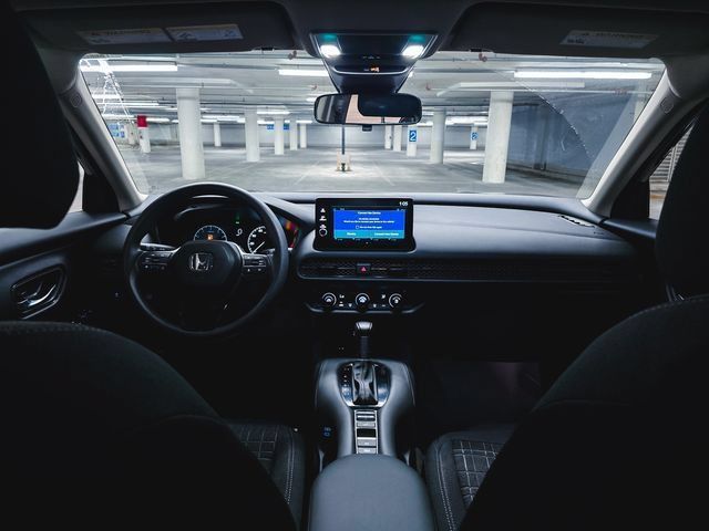 Used 2024 Honda HR-V LX image 3