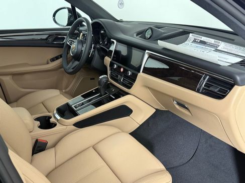 New 2026 Porsche Macan image 20