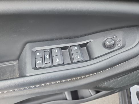 Certified 2023 Jeep Grand Cherokee Laredo AWD/4WD image 32