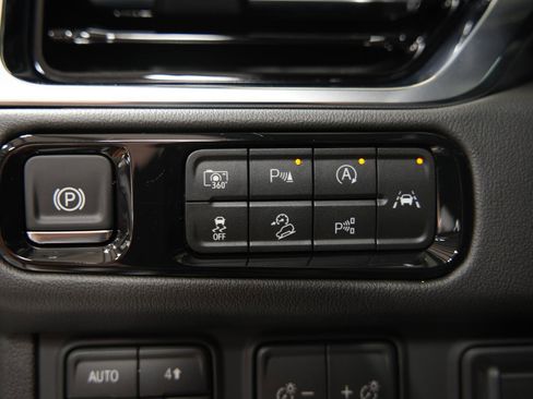 New 2026 GMC Yukon XL Elevation w/ Elevation Premium Package AWD/4WD image 33