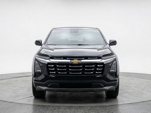 Used 2025 Chevrolet Equinox LT FWD image 2