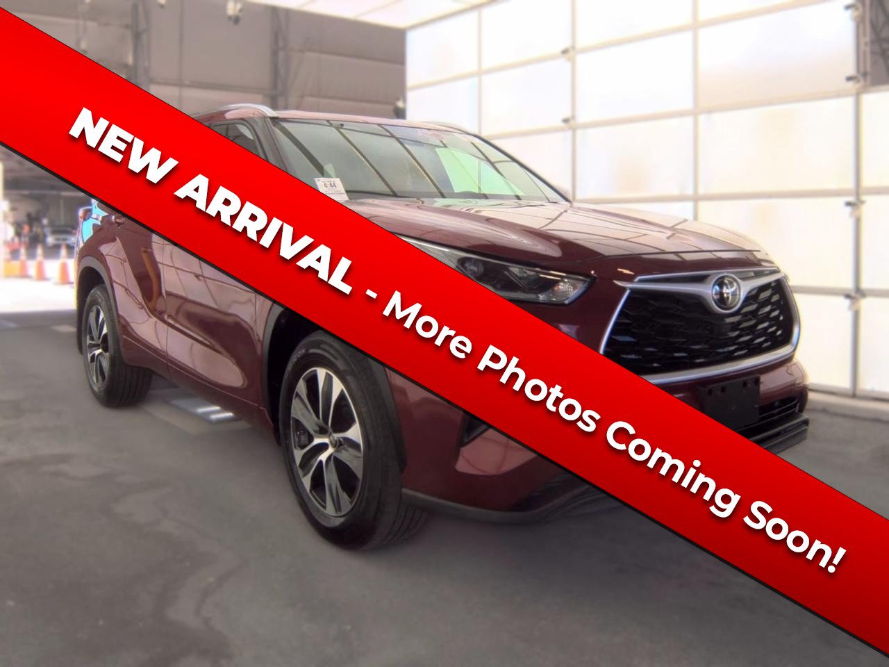 Used 2021 Toyota Highlander XLE AWD/4WD image 1