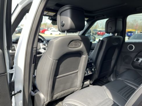 Used 2025 Land Rover Discovery S image 35