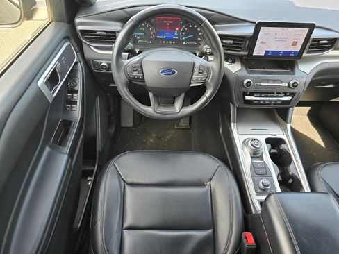 Used 2020 Ford Explorer XLT w/ Equipment Group 202A image 16