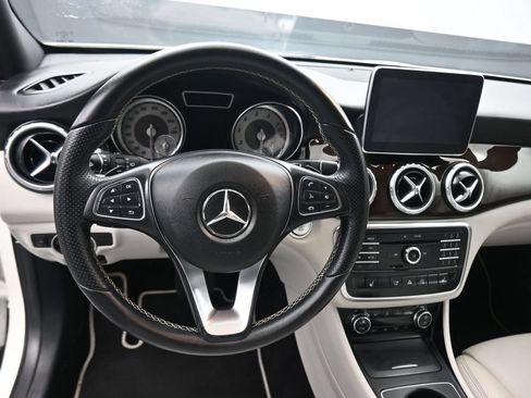Used 2016 Mercedes-Benz GLA 250 image 15
