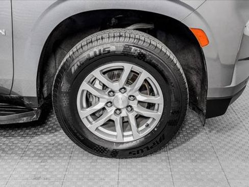 Used 2022 Chevrolet Suburban LT RWD image 35