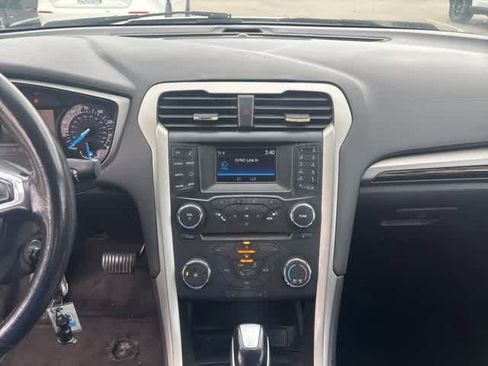 Used 2014 Ford Fusion SE w/ Equipment Group 202A image 19