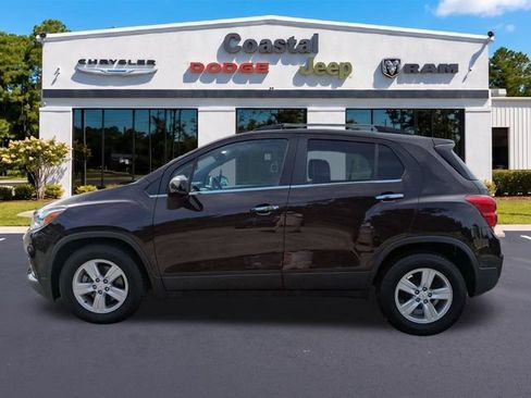 Used 2020 Chevrolet Trax LT w/ LT Convenience Package FWD image 7
