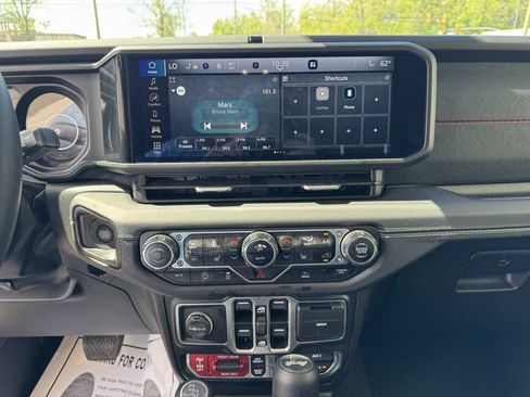 Used 2025 Jeep Wrangler Unlimited Rubicon w/ Convenience Group AWD/4WD image 23