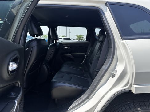 Used 2019 Jeep Cherokee High Altitude AWD/4WD image 8