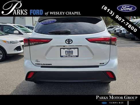 Used 2022 Toyota Highlander XLE FWD image 5