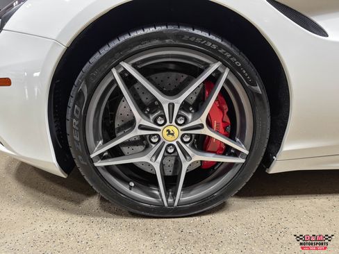 Used 2016 Ferrari California T image 41