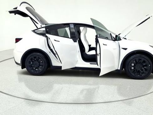 Used 2022 Tesla Model Y Long Range AWD/4WD image 20