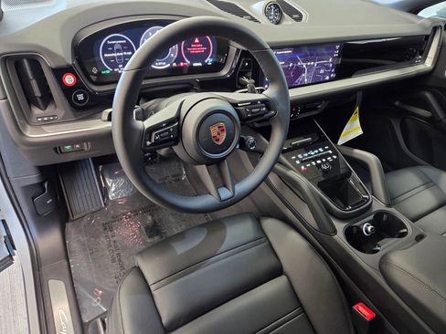 New 2026 Porsche Cayenne Base image 4