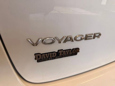 Used 2023 Chrysler Voyager LX FWD image 6