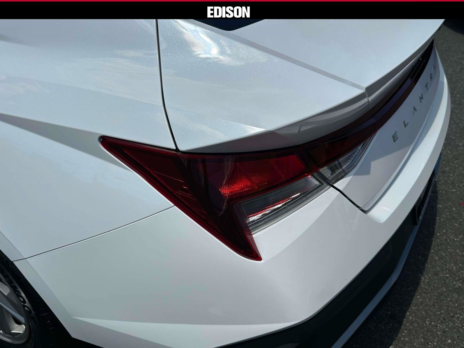 Used 2025 Hyundai Elantra SE FWD image 8