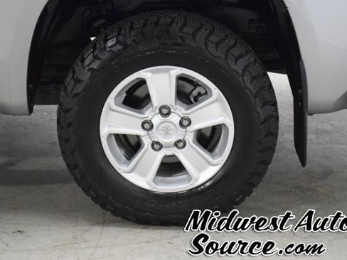 Used 2020 Toyota Tundra SR5 w/ SR5 Convenience Package AWD/4WD image 9