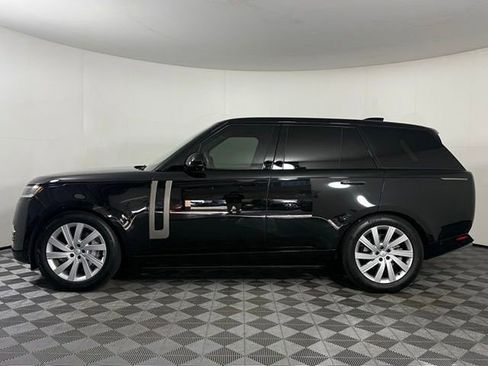 Used 2025 Land Rover Range Rover SE image 3