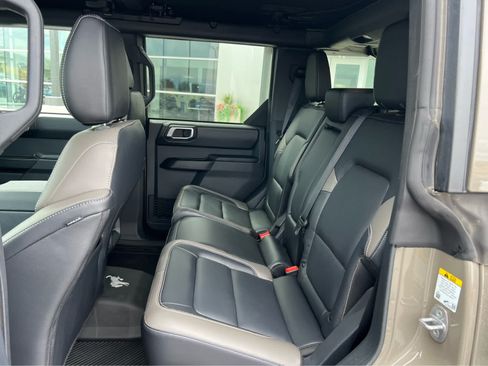 Used 2025 Ford Bronco Outer Banks w/ Sasquatch Package AWD/4WD image 26
