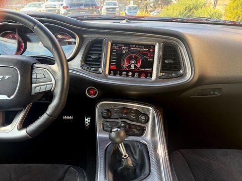 Used 2015 Dodge Challenger SRT Hellcat image 30