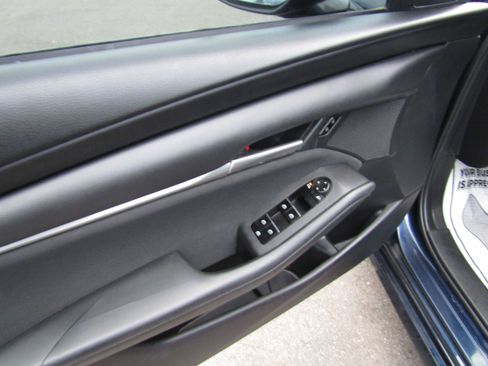 Used 2021 MAZDA MAZDA3 s image 10