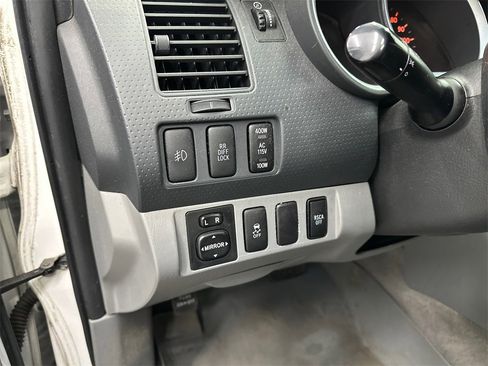 Used 2010 Toyota Tacoma PreRunner image 28
