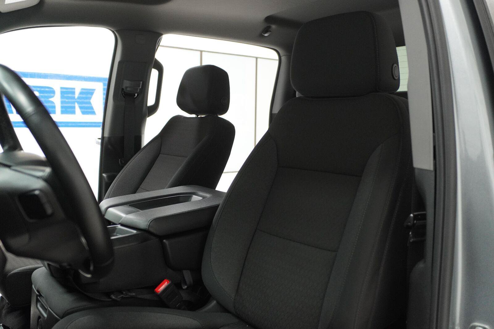 Used 2025 Chevrolet Silverado 1500 LT RWD image 7
