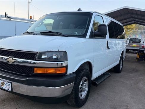 Used 2017 Chevrolet Express 3500 LT w/ LT Preferred Equipment Group RWD image 5