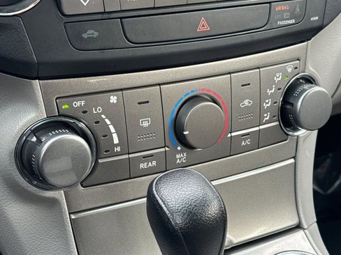 Used 2012 Toyota Highlander FWD image 21