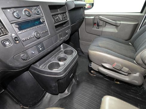 Used 2018 Chevrolet Express 2500 w/ Driver Convenience Package RWD image 20