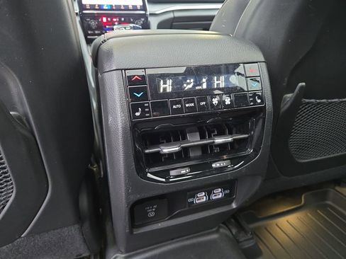 Used 2023 Jeep Grand Cherokee Overland w/ Luxury Tech Group IV image 29