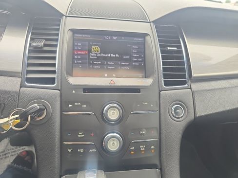 Used 2013 Ford Taurus SEL FWD image 19