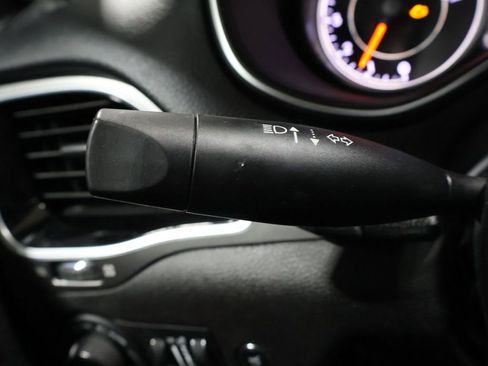 Used 2019 Jeep Cherokee Limited image 36