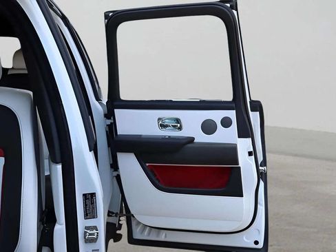 Certified 2019 Rolls-Royce Cullinan AWD/4WD image 12