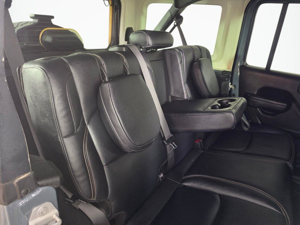 Used 2024 Jeep Wrangler Unlimited AWD/4WD image 39